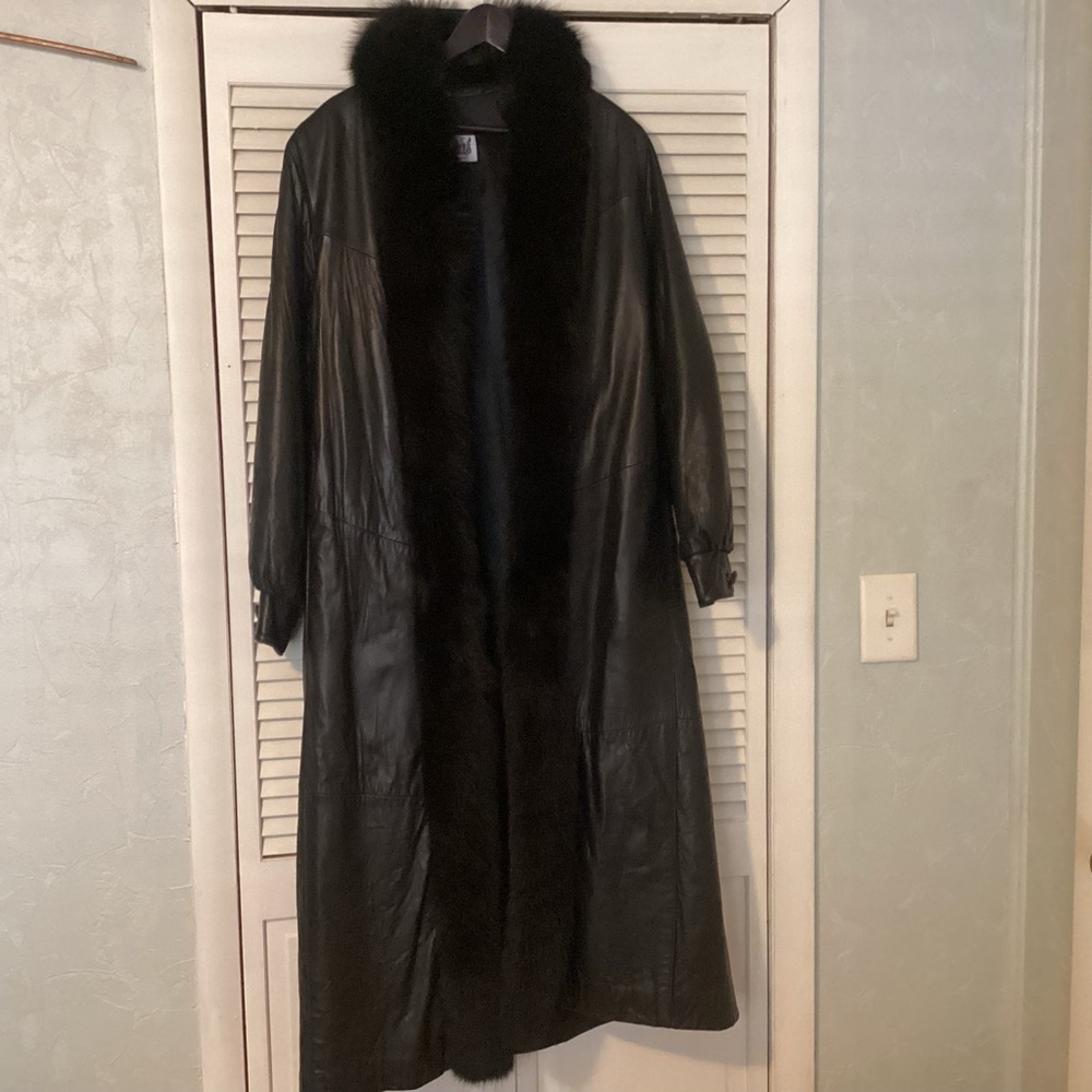 Damselle Luxurious Vintage Black Leather Coat with Fur Trim Women’s Size Medium